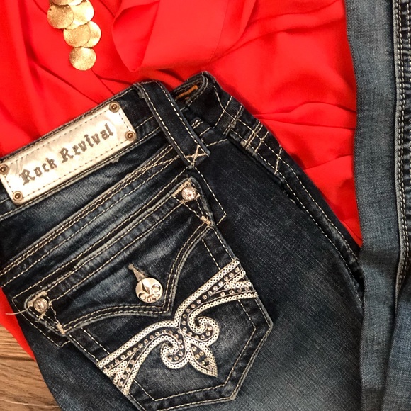 Women’s Straight Leg Rock Revival Jeans - Picture 2 of 4